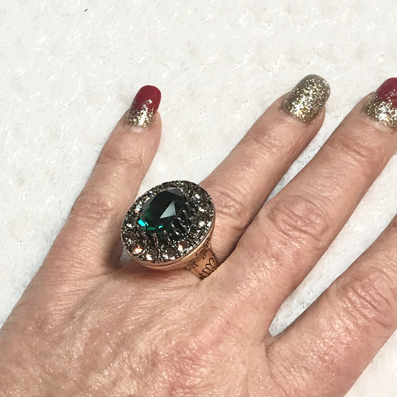 Alexander McQueen Gold and Green Statement Ring - Picture 4 of 8